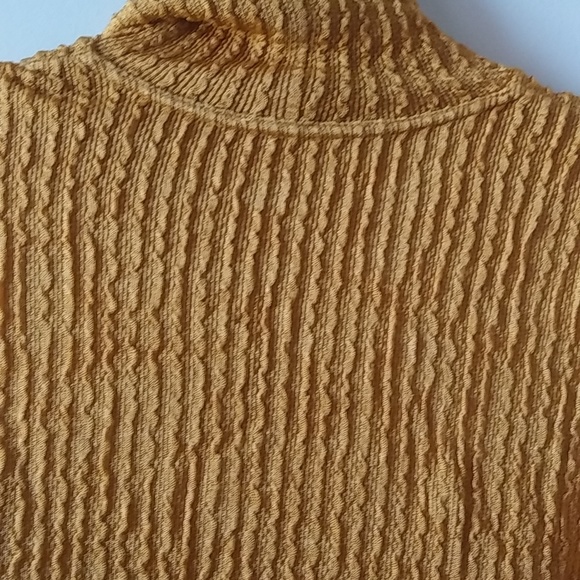 Yellow top - Picture 2 of 2